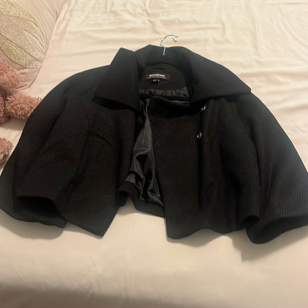 Half jacket by coffee shop